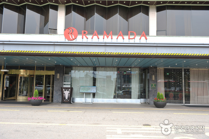 Отель Ramada Songdo (라마다송도호텔)