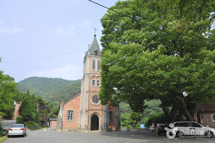 Cathédrale Pungsuwon à Hoengseong (횡성 풍수원천주교회)