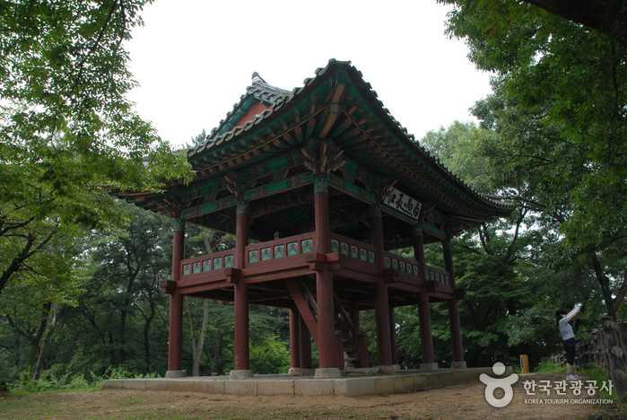 Archaeological Site in Gwanbuk-ri and Busosanseong Fortress [UNESCO World Heritage] (관북리유적과 부소산성 [유네스코 세계유산])