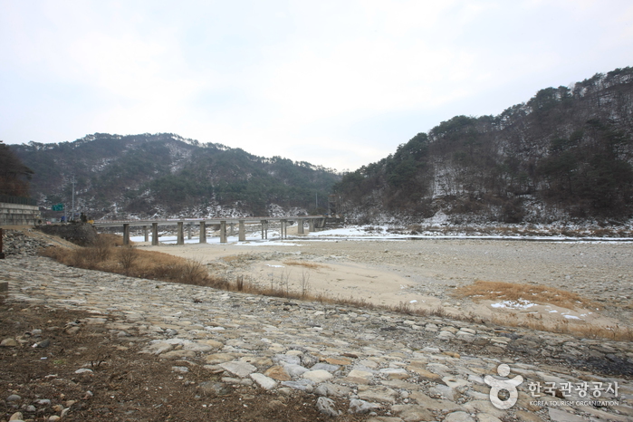 Naerincheon River Pothole-Gangwon Peace National Geopark (내린천 포트홀-강원평화지역 국가지질공원)
