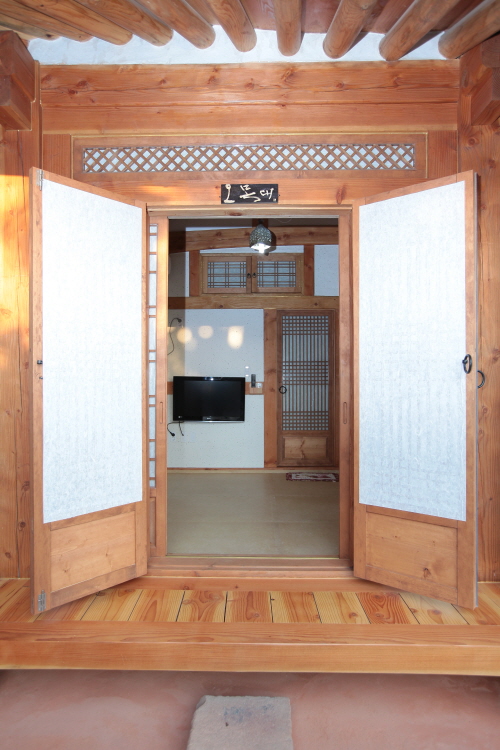 Bukyungdang (부경당)