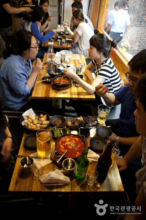 종로에서 일하는 직장인들이 자주 찾는다.