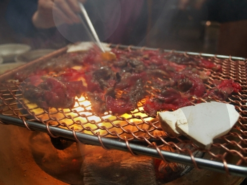 화로 위에서 구워 쫄깃쫄깃, 고소한 맛이 일품이다 