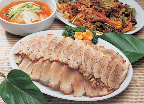 Ttatteuthan Jip Chuncheon Makguksu (따뜻한집 춘천막국수)