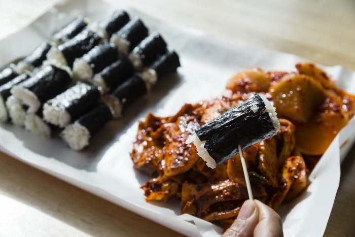 하얀김밥 이미지