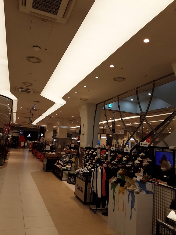 thumbnail-Lotte Outlets - Outlets Paju Branch [Tax Refund Shop] (롯데아울렛 파주점)-0