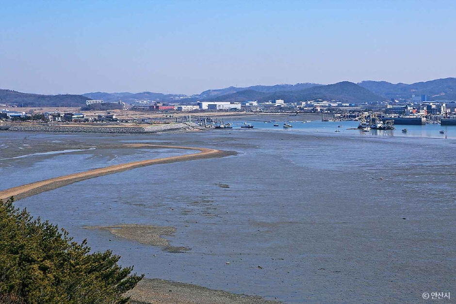 Observatorio del Faro de la Isla Nueseom (누에섬 등대전망대)