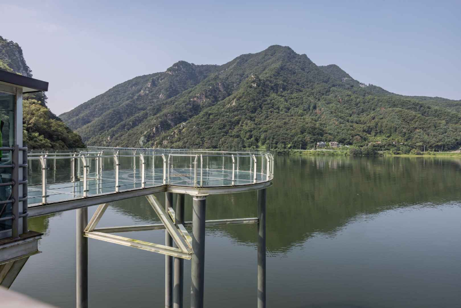 Uiamho Lake Skywalk (의암호스카이워크)