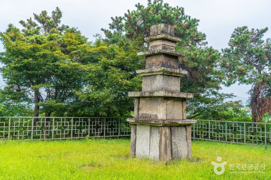 thumbnail-안성도기동삼층석탑-5