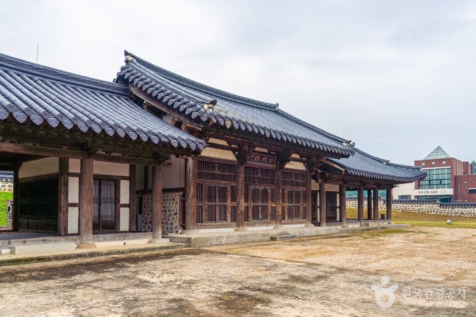 안성 객사 정청