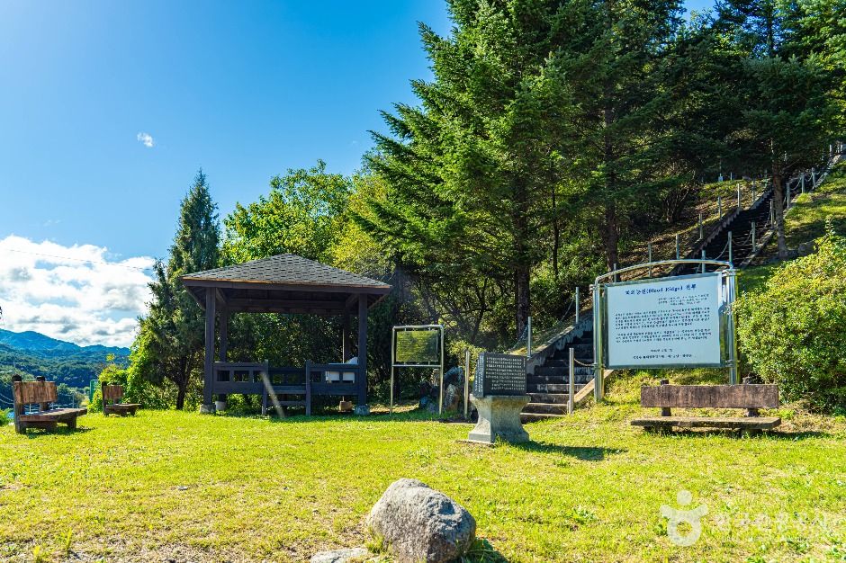 thumbnail-피의능선전투전적비-1