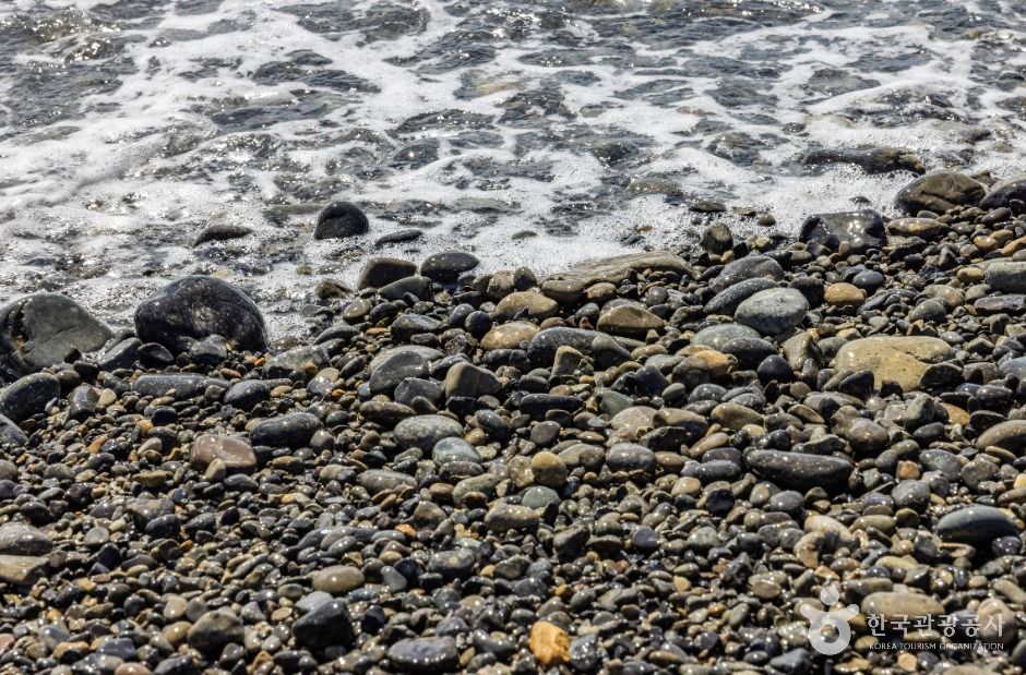 모진이몽돌해변