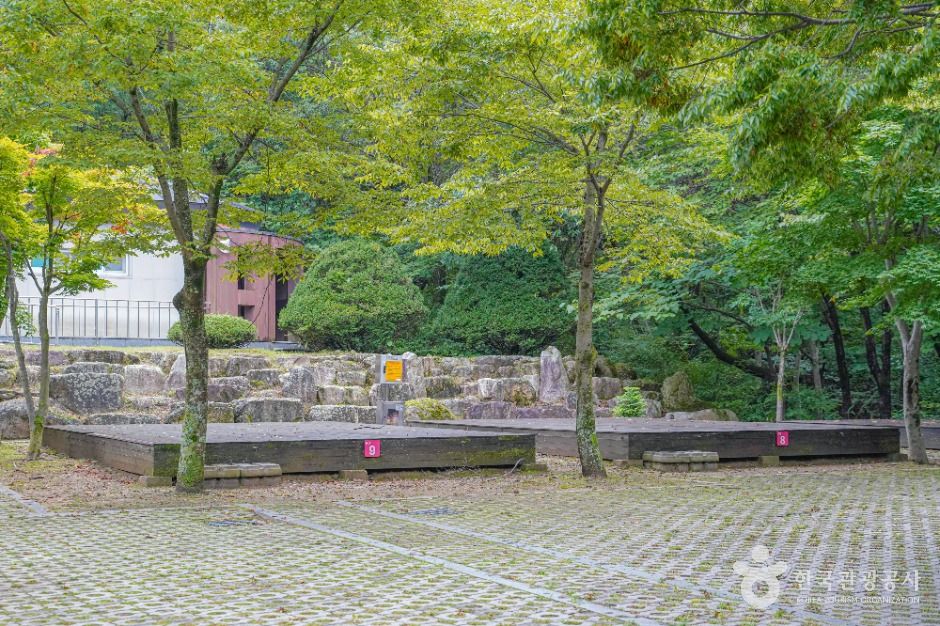 thumbnail-와룡자연휴양림-1