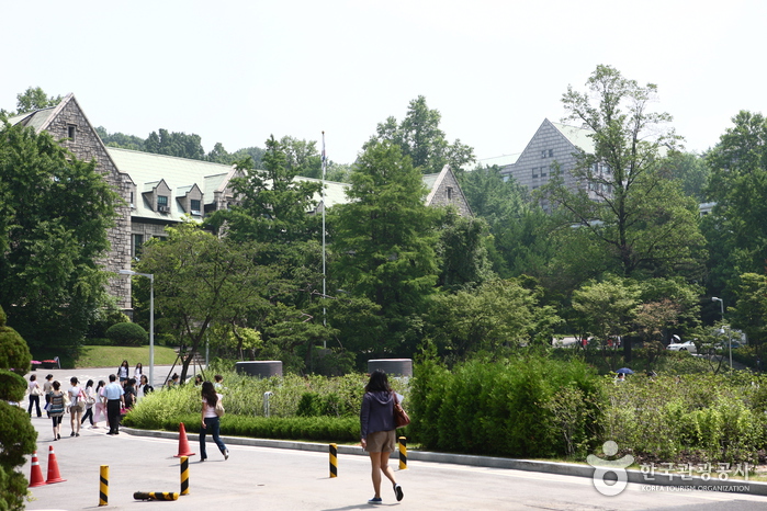 Ewha Womans University (이화여자대학교)