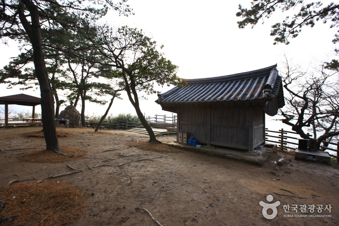 Suseongdang Shrine (수성당)