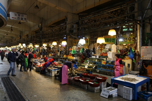 Noryangjin Fisheries Wholesale Market (노량진수산시장)