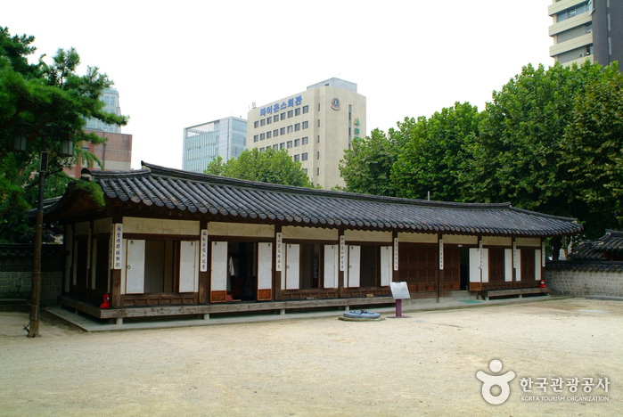 Unhyeongung Royal Residence (운현궁)