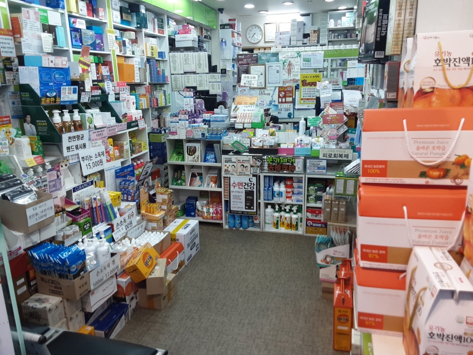 Sinsa Su Pharmacy [Tax Refund Shop] (신사수약국)