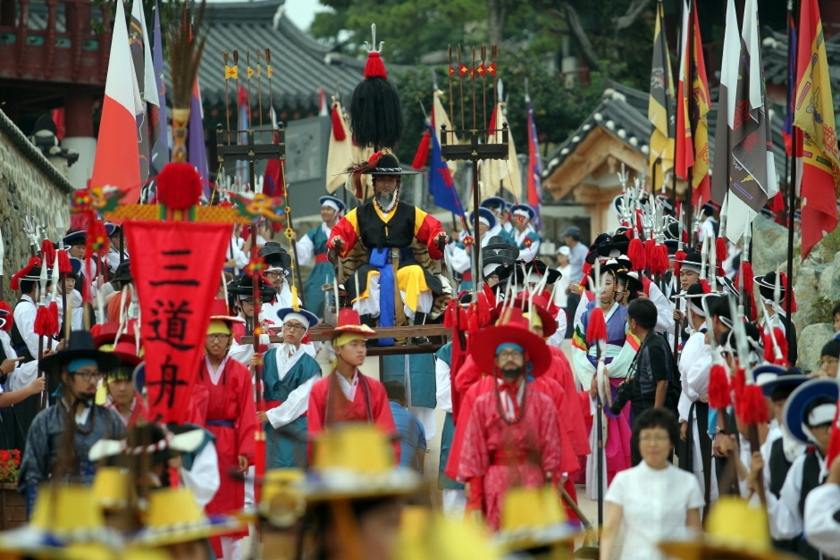 Tongyeong Hansan Battle Festival (통영한산대첩축제)