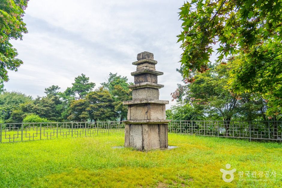 thumbnail-안성도기동삼층석탑-6