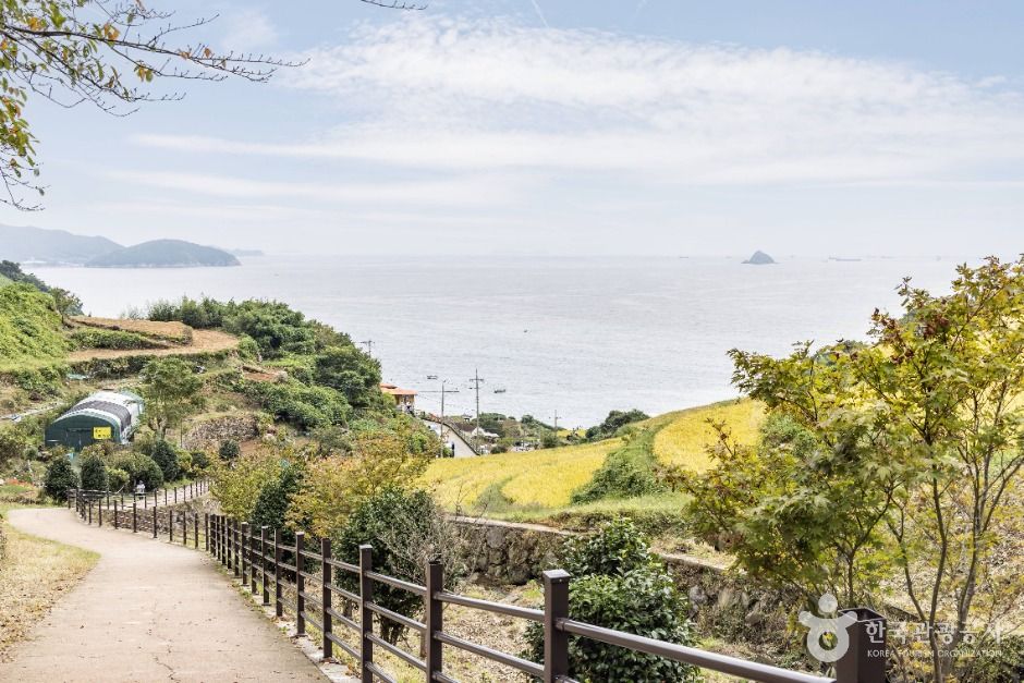 남해가천암수바위