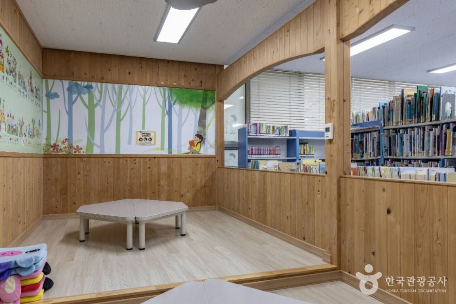 thumbnail-통영시립도서관-7