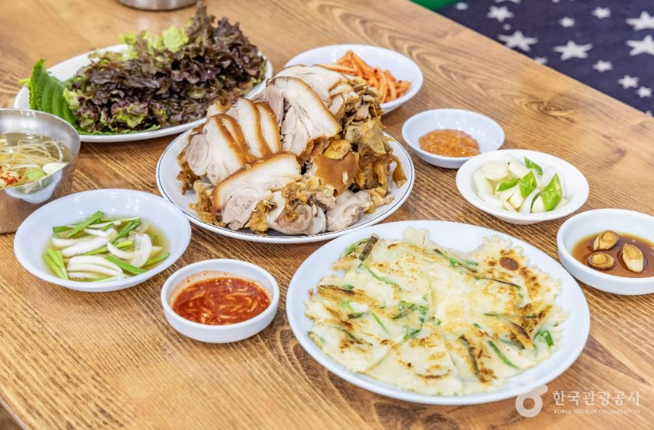 장충동 족발 골목