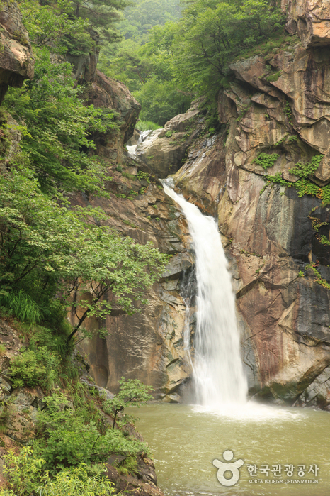 thumbnail-Sambuyeonpokpo Falls [National Geopark] (삼부연폭포 (한탄강 국가지질공원))-4