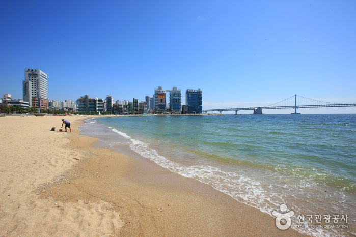 Gwangalli Beach (광안리해수욕장)