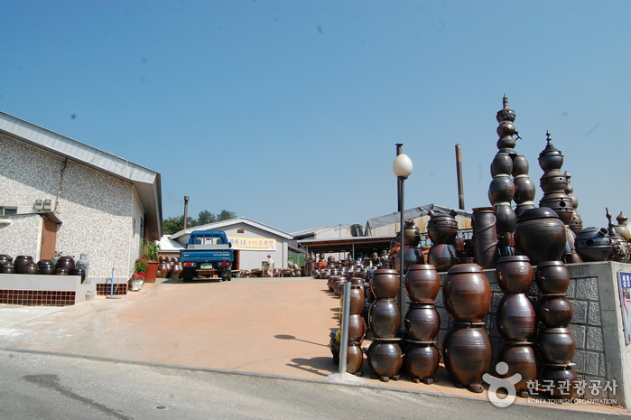 Oegosan Onggi Village (외고산옹기마을) 