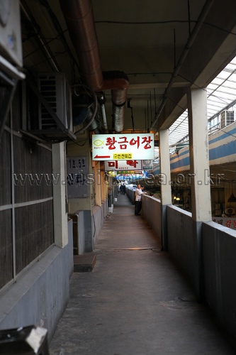 Noryangjin Fisheries Wholesale Market (노량진수산시장)