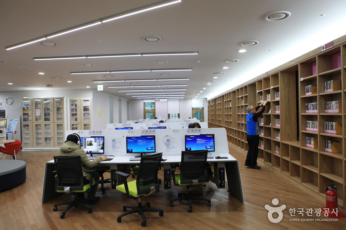 Seoul Metropolitan Library (서울도서관)