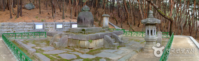 Silleuksa Temple (신륵사)