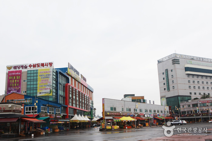 금산 읍내의 인삼시장 전경