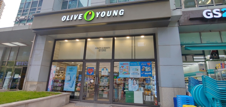 Olive Young - Gongdeok Station Branch [Tax Refund Shop] (올리브영 공덕역)