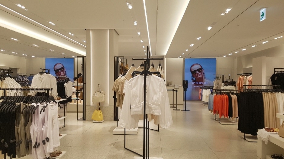 Zara - Galleria Daejeon Branch [Tax Refund Shop] (자라 갤러리아 대전점)