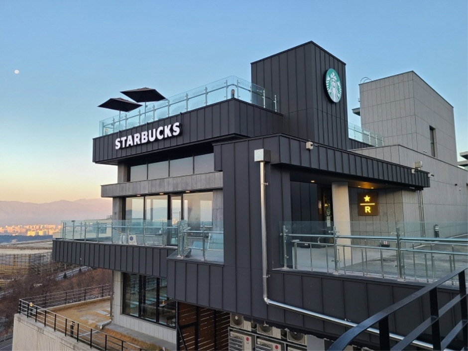 Starbucks Chuncheon Gubong-san R (스타벅스 춘천구봉산R점)