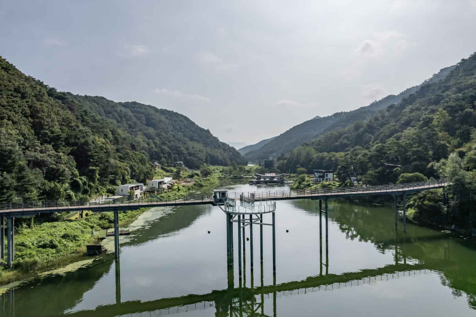 Uiamho Lake Skywalk (의암호스카이워크)