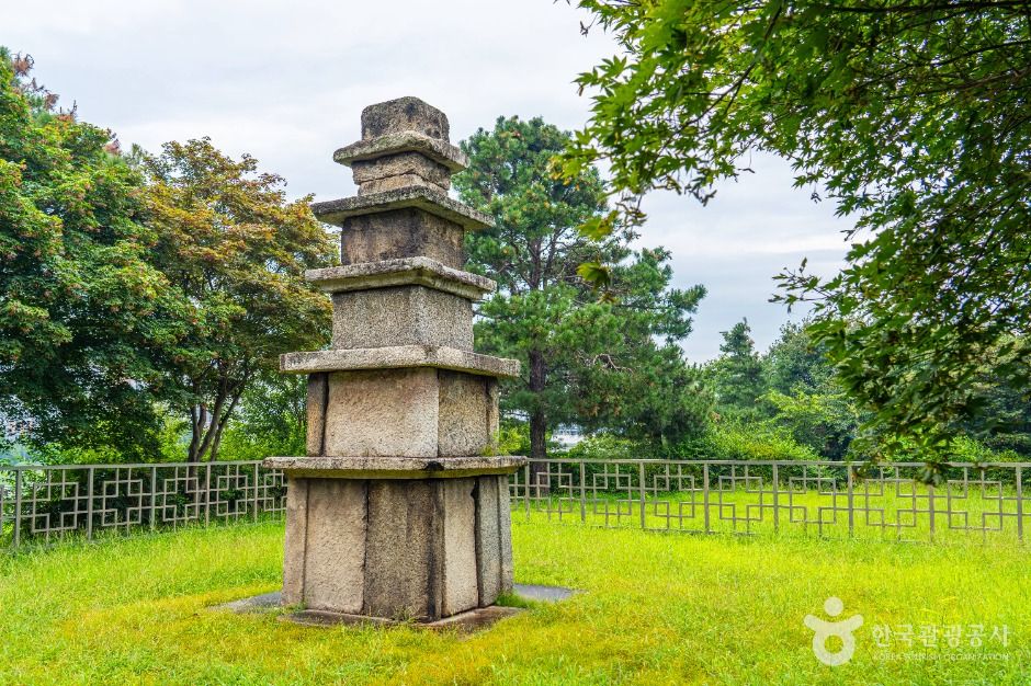 thumbnail-안성도기동삼층석탑-7