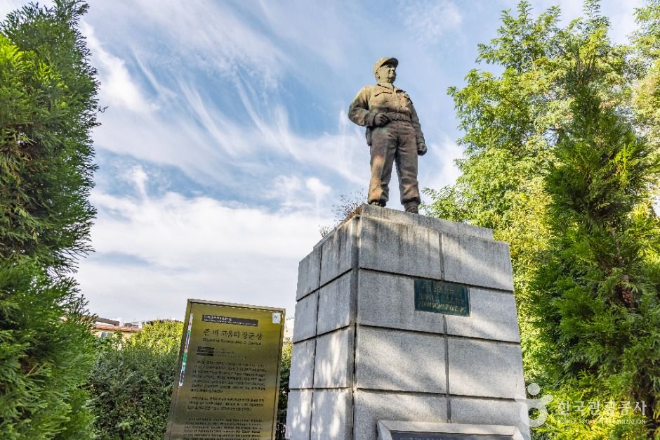 존비코올터장군상