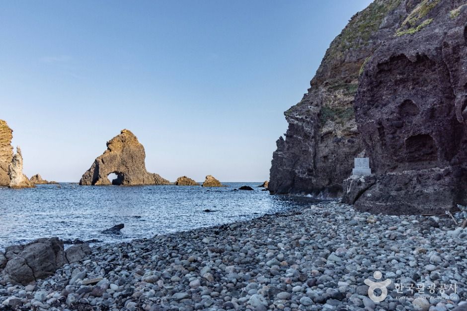 울릉_삼형제굴바위(울릉도, 독도 국가지질공원) (3)