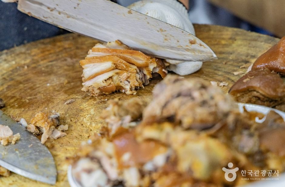 장충동 족발 골목