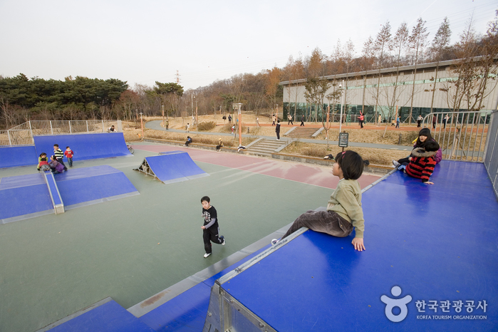 Iljasan Mountain Natural Park (일자산자연공원)