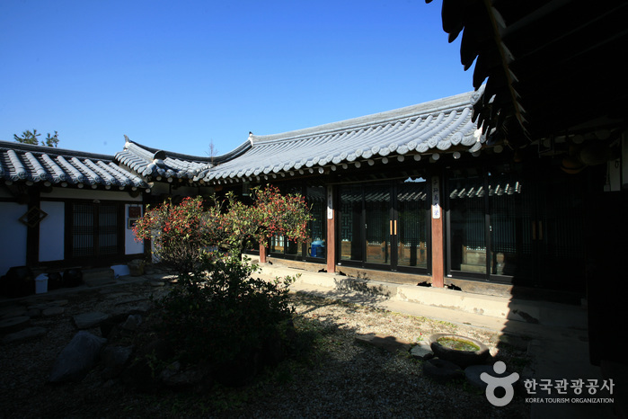 춘추민속관