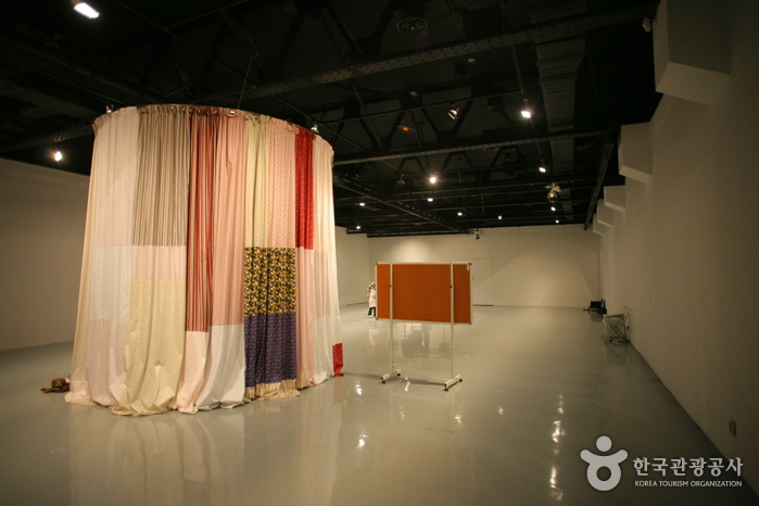 Arko Art Gallery (former Marronnier Art Gallery) (아르코미술관)