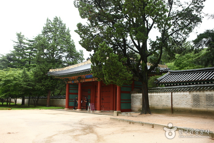 thumbnail-Hongneung and Yureung Royal Tombs [UNESCO World Heritage] (남양주 홍릉(고종과 명성황후)과 유릉(순종과 순명,순정 황후) [유네스코 세계문화유산])-8