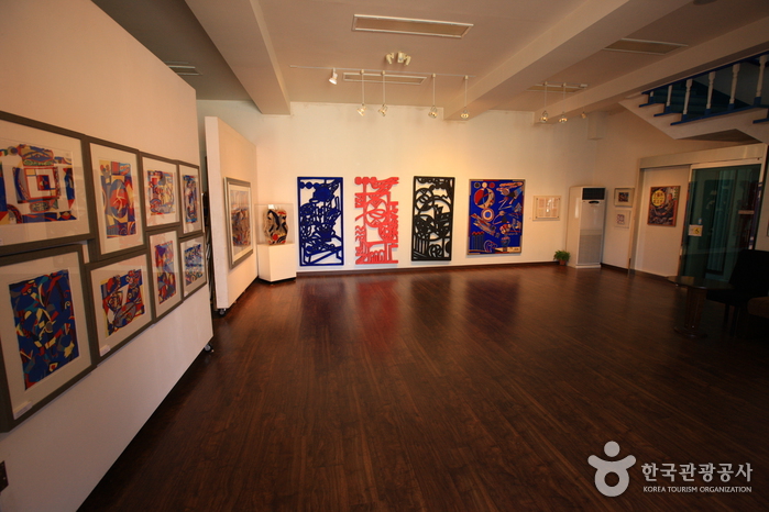 Museo de Arte Jeon Hyuck Lim (전혁림 미술관)