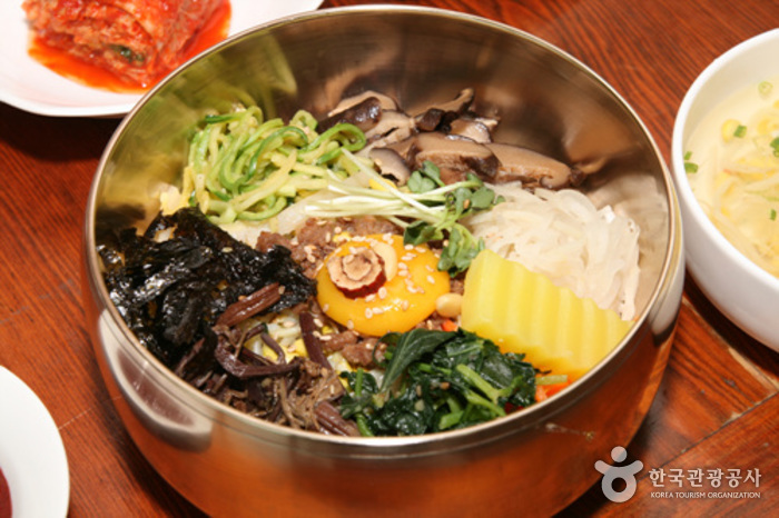 Jeonju Traditional Cultural Center Hanbyeoknu (전주전통문화관 한벽루)
