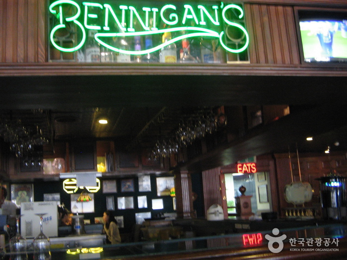 Bennigan's - Daehangno Branch (베니건스-대학로점)