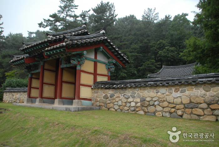 Gwanbuk-ri Archeological Site & Busosanseong Fortress [UNESCO World Heritage] (관북리유적과 부소산성 [유네스코 세계문화유산])